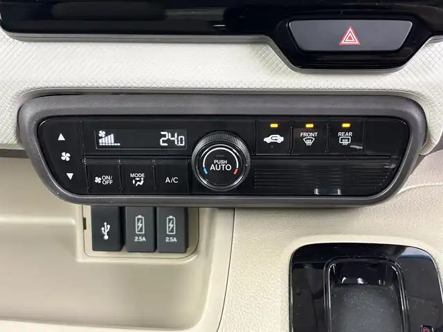 ホンダ Ｎ ＢＯＸ G L ターボ ホンダセンシング 埼玉県 2019(令1)年 5.4万km プラチナホワイトパール 純正8インチナビ　VXU-195NBi/バックカメラ/前方ドライブレコーダー/ETC/Honda SENSING/・衝突軽減ブレーキ/・誤発進抑制機能/・路外逸脱抑制機能/・アダプティブ・クルーズ・コントロール/・車線維持支援システム/・オートハイビーム/・先行車発進お知らせ機能/・標識認識機能/パドルシフト/両側パワースライドドア/プッシュスタート/ステアリングリモコン/純正フロアマット/社外ドアバイザー/社外15インチアルミホイール