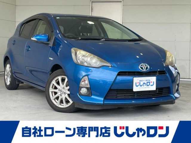 トヨタ アクア S 沖縄県 2013(平25)年 8.1万km コバルトブルーメタリック (株)IDOMが運営する【じしゃロンOO店】の自社ローン専用車両になりますこちらは現金またはオートローンご利用時の価格です。自社ローンご希望の方は別途その旨お申付け下さい/・プッシュスタート　/・ナビ　/・ＴＶ　/・Ｂｌｕｅｔｏｏｔｈ接続　/・バックカメラ　/・ＥＴＣ　/・アイドリングストップ　/・横滑り防止装置　/・盗難防止装置　/・アルミホイール　/・純正フロアマット　/・取扱説明書　/・保証書