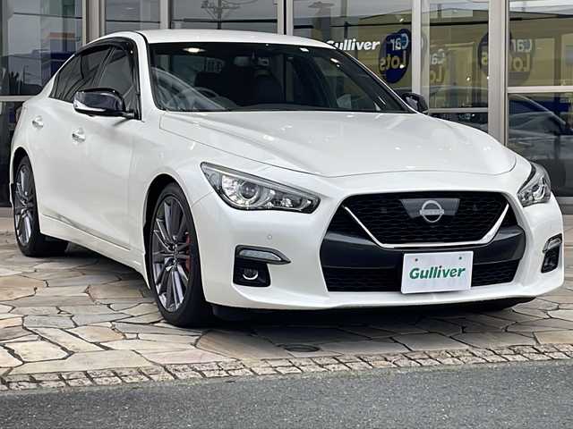 日産 スカイライン 400R 静岡県 2023(令5)年 2.1万km ブリリアントホワイトパール メーカー純正ナビ/・FM/AM/・CD/DVD/・フルセグTV/・USB/・Bluetooth/・AUX/・Music Box/主要装備/・アラウンドビューモニター/・パドルシフト/・ドライブレコーダー/・ＥＴＣ２．０/・エマージェンシーブレーキ/・車線逸脱警報/・車線逸脱防止支援/・レーダークルコン(プロパイロット)/・シートヒーター/・本革シート/・運転席＋助手席パワーシート/・電動チルト＆テレスコピックステアリング