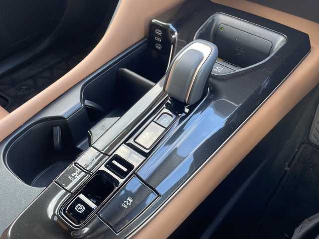 トヨタ クラウン スポーツ Z 青森県 2025(令7)年 0.6万km プレシャスホワイトパール 4WD/12.3インチDAナビ・フルセグTV/パノラミックビューモニター/プレミアムサウンド/OPパノラマルーフ/OPブラウン革シート/前席エアシート・シートヒーター/前席パワーシート/デジタルインナーミラー/純正前後ドライブレコーダー/カラーヘッドアップディスプレイ/ステアリングヒーター/置くだけ充電/ハンズフリーパワーバックドア/トヨタチームメイト/セーフティセンス/プリクラッシュセーフティ/レーダークルーズコントロール/レーントレーシングアシスト/レーンディパーチャーアラート/アダプティブハイビーム/ブラインドスポットモニター/安心降車アシスト/ETC2.0/純正フロアマット/LEDヘッドライト/純正21インチアルミ/スペアキー/保証書・取説書