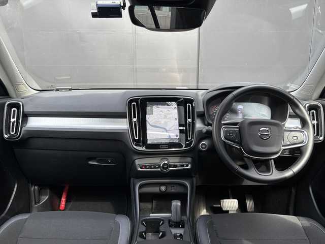 ボルボ ＸＣ４０ T4 モメンタム 和歌山県 2020(令2)年 3.2万km 赤 パノラマSR /ACC /BSM /LKA /純ナビ /360度カメ /フルセグTV /オートテールゲート /Bluetoothオーディオ /前後ドラレコ /パワーシート /シートヒーター /ワイヤレス充電 /スマートキー /プッシュスタート /純19incAW /LEDライト /ETC