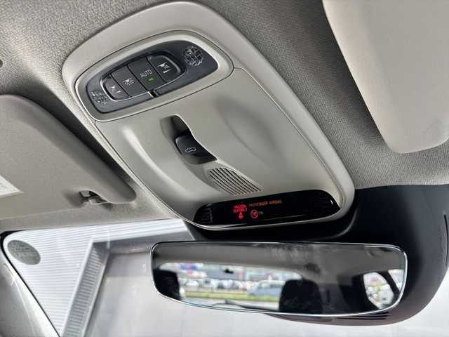 ボルボ ＸＣ４０ T4 モメンタム 和歌山県 2020(令2)年 3.2万km 赤 パノラマSR /ACC /BSM /LKA /純ナビ /360度カメ /フルセグTV /オートテールゲート /Bluetoothオーディオ /前後ドラレコ /パワーシート /シートヒーター /ワイヤレス充電 /スマートキー /プッシュスタート /純19incAW /LEDライト /ETC