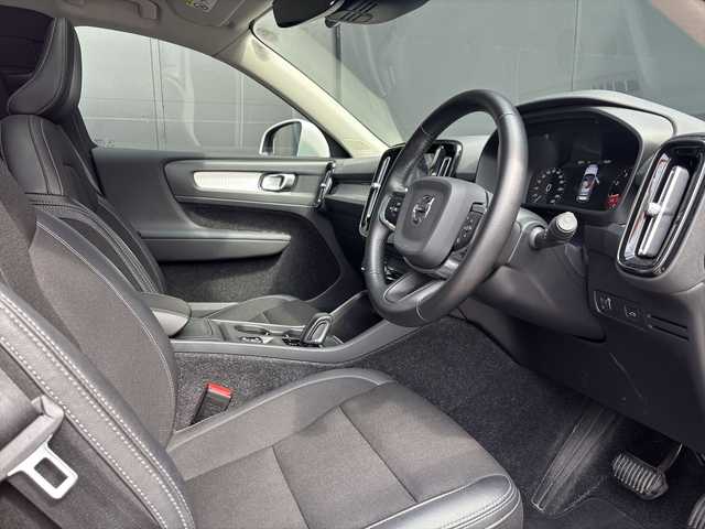 ボルボ ＸＣ４０ T4 モメンタム 和歌山県 2020(令2)年 3.2万km 赤 パノラマSR /ACC /BSM /LKA /純ナビ /360度カメ /フルセグTV /オートテールゲート /Bluetoothオーディオ /前後ドラレコ /パワーシート /シートヒーター /ワイヤレス充電 /スマートキー /プッシュスタート /純19incAW /LEDライト /ETC