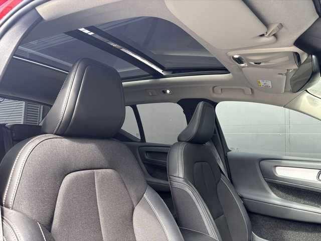 ボルボ ＸＣ４０ T4 モメンタム 和歌山県 2020(令2)年 3.2万km 赤 パノラマSR /ACC /BSM /LKA /純ナビ /360度カメ /フルセグTV /オートテールゲート /Bluetoothオーディオ /前後ドラレコ /パワーシート /シートヒーター /ワイヤレス充電 /スマートキー /プッシュスタート /純19incAW /LEDライト /ETC