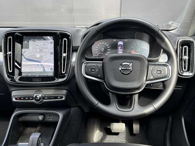 ボルボ ＸＣ４０ T4 モメンタム 和歌山県 2020(令2)年 3.2万km 赤 パノラマSR /ACC /BSM /LKA /純ナビ /360度カメ /フルセグTV /オートテールゲート /Bluetoothオーディオ /前後ドラレコ /パワーシート /シートヒーター /ワイヤレス充電 /スマートキー /プッシュスタート /純19incAW /LEDライト /ETC