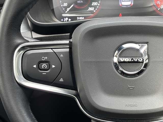 ボルボ ＸＣ４０ T4 モメンタム 和歌山県 2020(令2)年 3.2万km 赤 パノラマSR /ACC /BSM /LKA /純ナビ /360度カメ /フルセグTV /オートテールゲート /Bluetoothオーディオ /前後ドラレコ /パワーシート /シートヒーター /ワイヤレス充電 /スマートキー /プッシュスタート /純19incAW /LEDライト /ETC