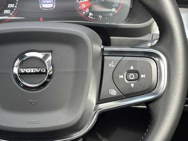 ボルボ ＸＣ４０ T4 モメンタム 和歌山県 2020(令2)年 3.2万km 赤 パノラマSR /ACC /BSM /LKA /純ナビ /360度カメ /フルセグTV /オートテールゲート /Bluetoothオーディオ /前後ドラレコ /パワーシート /シートヒーター /ワイヤレス充電 /スマートキー /プッシュスタート /純19incAW /LEDライト /ETC