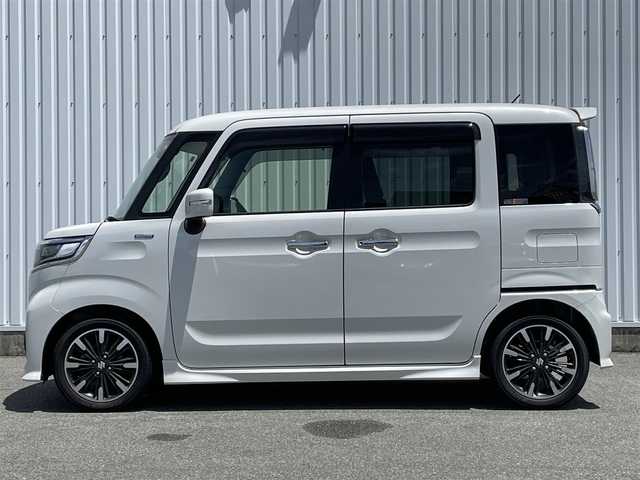 スズキ スペーシア カスタム HYBRID XS ターボ 福岡県 2020(令2)年 1.9万km ピュアホワイトP 純正８型ナビ（ＣＮ－ＲＺ８５３）　/全周囲カメラ　/フルセグＴＶ　/両側パワースライドドア　/デュアルセンサーブレーキサポート　/コーナーセンサー　/クルーズコントロール　/Ｄ席シートヒーター/車線逸脱警報/Bluetooth/スリムサーキュレーター/CD/DVD/スマートキー/プッシュスタート　/ＥＴＣ