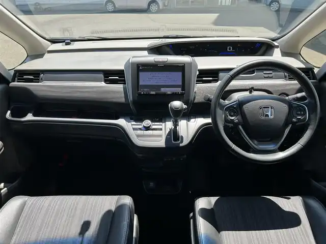 ホンダ フリード＋ G ホンダセンシング 群馬県 2018(平30)年 5.1万km ホワイトオーキッドパール ワンオーナー/社外メモリーナビ/（FM/AM/CD/DVD/フルセグTV/Bluetooth/iPod）/ホンダセンシング/・衝突軽減ブレーキ/・歩行者事故低減ステアリング/・アダプティブクルーズコントロール/・車線維持支援システム/・誤発進抑制機能/・路外逸脱抑制機能/・先行車発進お知らせ機能/・標識認識機能/・後方誤発進抑制機能/前方ドラレコ/ヒーテッドドアミラー/熱線フロントガラス/両側電動スライドドア/プッシュスタート/電格ミラー/ドアバイザー/ステアリングスイッチ/純正フロアマット/純正アルミ/ビルトインETC/取扱説明書/保証書/スペアキー×1