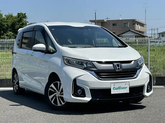 ホンダ フリード＋ G ホンダセンシング 群馬県 2018(平30)年 5.1万km ホワイトオーキッドパール ワンオーナー/社外メモリーナビ/（FM/AM/CD/DVD/フルセグTV/Bluetooth/iPod）/ホンダセンシング/・衝突軽減ブレーキ/・歩行者事故低減ステアリング/・アダプティブクルーズコントロール/・車線維持支援システム/・誤発進抑制機能/・路外逸脱抑制機能/・先行車発進お知らせ機能/・標識認識機能/・後方誤発進抑制機能/前方ドラレコ/ヒーテッドドアミラー/熱線フロントガラス/両側電動スライドドア/プッシュスタート/電格ミラー/ドアバイザー/ステアリングスイッチ/純正フロアマット/純正アルミ/ビルトインETC/取扱説明書/保証書/スペアキー×1
