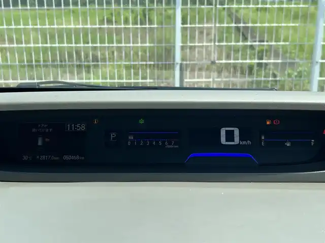 ホンダ フリード＋ G ホンダセンシング 群馬県 2018(平30)年 5.1万km ホワイトオーキッドパール ワンオーナー/社外メモリーナビ/（FM/AM/CD/DVD/フルセグTV/Bluetooth/iPod）/ホンダセンシング/・衝突軽減ブレーキ/・歩行者事故低減ステアリング/・アダプティブクルーズコントロール/・車線維持支援システム/・誤発進抑制機能/・路外逸脱抑制機能/・先行車発進お知らせ機能/・標識認識機能/・後方誤発進抑制機能/前方ドラレコ/ヒーテッドドアミラー/熱線フロントガラス/両側電動スライドドア/プッシュスタート/電格ミラー/ドアバイザー/ステアリングスイッチ/純正フロアマット/純正アルミ/ビルトインETC/取扱説明書/保証書/スペアキー×1