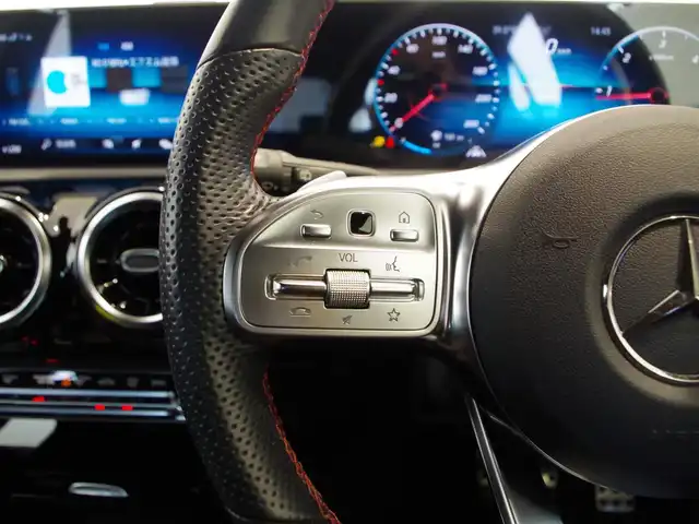 メルセデス・ベンツ Ｍ・ベンツ Ａ１８０ スタイル AMGライン 岐阜県 2021(令3)年 1.8万km ポーラホワイト レーダーセーフティパッケージ/　アクティブディスタンスアシスト/　アクティブブレーキアシスト/　PER-SAFE/　PER-SAFEプラス/　アクティブブラインドスポットアシスト/　アクティブレーンキーピングアシスト/AMGライン/　AMGスタイリングパッケージ/　マルチビームLEDヘッドライト/　アダプティブハイビームアシストプラス/ナビゲーションパッケージ/　トラフィックサインアシスト/　前席メモリー付きパワーシート/　アクティブステアリングアシスト/　アクティブレーンチェンジアシスト/　フルセグTV/　Bluetooth/純正ETC/　