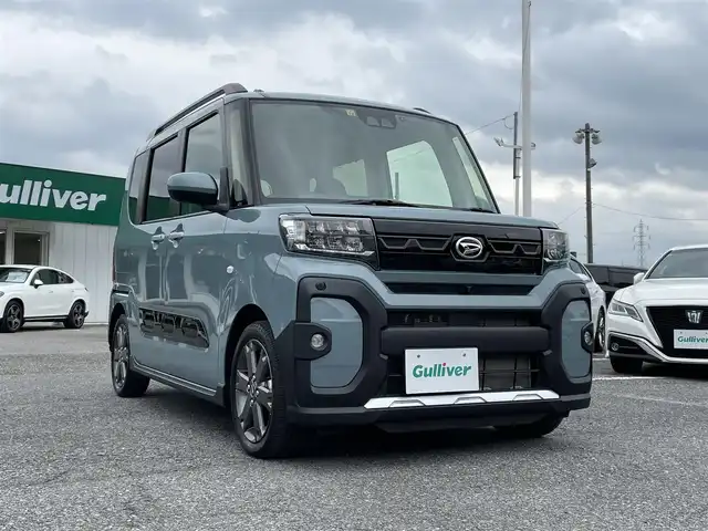 ダイハツ タント ファンクロスターボ 千葉県 2022(令4)年 1.7万km レイクブルーメタリック スマートアシスト/・衝突軽減ブレーキ/・車線逸脱警報/・オートマチックハイビーム/・アダプティブクルーズコントロール/純正ディスプレイオーディオ/・Bluetooth/フルセグTV/パノラミックビューカメラ/両後パワースライドドア/スマートキー/前後コーナーセンサー/ルーフレール/純正ドライブレコーダー/ビルトインETC/純正15インチアルミホイール/純正LEDヘッドライト/フォグランプ/本革巻きステアリング/ヘッドライトレベライザー/サイド＆カーテンエアバッグ