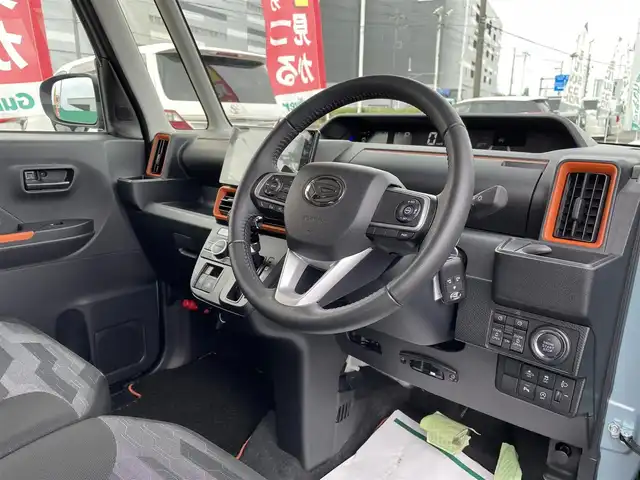 ダイハツ タント ファンクロスターボ 千葉県 2022(令4)年 1.7万km レイクブルーメタリック スマートアシスト/・衝突軽減ブレーキ/・車線逸脱警報/・オートマチックハイビーム/・アダプティブクルーズコントロール/純正ディスプレイオーディオ/・Bluetooth/フルセグTV/パノラミックビューカメラ/両後パワースライドドア/スマートキー/前後コーナーセンサー/ルーフレール/純正ドライブレコーダー/ビルトインETC/純正15インチアルミホイール/純正LEDヘッドライト/フォグランプ/本革巻きステアリング/ヘッドライトレベライザー/サイド＆カーテンエアバッグ