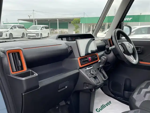 ダイハツ タント ファンクロスターボ 千葉県 2022(令4)年 1.7万km レイクブルーメタリック スマートアシスト/・衝突軽減ブレーキ/・車線逸脱警報/・オートマチックハイビーム/・アダプティブクルーズコントロール/純正ディスプレイオーディオ/・Bluetooth/フルセグTV/パノラミックビューカメラ/両後パワースライドドア/スマートキー/前後コーナーセンサー/ルーフレール/純正ドライブレコーダー/ビルトインETC/純正15インチアルミホイール/純正LEDヘッドライト/フォグランプ/本革巻きステアリング/ヘッドライトレベライザー/サイド＆カーテンエアバッグ