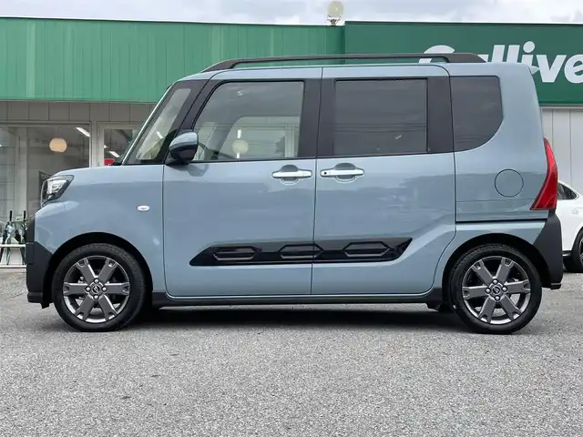 ダイハツ タント ファンクロスターボ 千葉県 2022(令4)年 1.7万km レイクブルーメタリック スマートアシスト/・衝突軽減ブレーキ/・車線逸脱警報/・オートマチックハイビーム/・アダプティブクルーズコントロール/純正ディスプレイオーディオ/・Bluetooth/フルセグTV/パノラミックビューカメラ/両後パワースライドドア/スマートキー/前後コーナーセンサー/ルーフレール/純正ドライブレコーダー/ビルトインETC/純正15インチアルミホイール/純正LEDヘッドライト/フォグランプ/本革巻きステアリング/ヘッドライトレベライザー/サイド＆カーテンエアバッグ