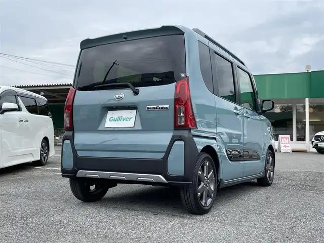 ダイハツ タント ファンクロスターボ 千葉県 2022(令4)年 1.7万km レイクブルーメタリック スマートアシスト/・衝突軽減ブレーキ/・車線逸脱警報/・オートマチックハイビーム/・アダプティブクルーズコントロール/純正ディスプレイオーディオ/・Bluetooth/フルセグTV/パノラミックビューカメラ/両後パワースライドドア/スマートキー/前後コーナーセンサー/ルーフレール/純正ドライブレコーダー/ビルトインETC/純正15インチアルミホイール/純正LEDヘッドライト/フォグランプ/本革巻きステアリング/ヘッドライトレベライザー/サイド＆カーテンエアバッグ