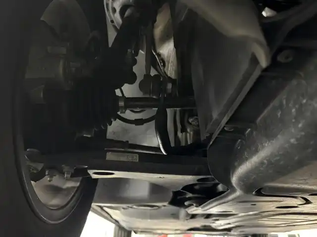 フォルクスワーゲン ＶＷ ポロ TSIコンフォートライン 三重県 2021(令3)年 1.7万km ディープブラックパールエフェクト プレミアムガソリン・ターボ/FF/MTモード付フロア7AT（DSG）/純正 8インチインフォテイメントシステム“Discover Media”*1/（FM/AM/Bluetooth/USB/iPod）/リヤビューカメラ“Rear Assist”/ドライブレコーダー 前方/ETC2.0*1/安全/【OP】セーフティパッケージ*2/●アダプティブクルーズコントロール（全車速追従機能付）/●レーンキープアシストシステム“Lane Assist”/●駐車支援システム“Park Assist”/●ブラインドスポットディテクション（後方死角検知機能）/●パークディスタンスコントロール（フロント・リヤ、前進/後退時衝突軽減ブレーキ機能付）/●オプティカルパーキングシステム/●リヤトラフィックアラート（後退時警告・衝突軽減ブレーキ機能）/・プリクラッシュブレーキシステム“Front Assist”/など/装備/【OP】テクノロジーパッケージ*3/●デジタルメータークラスター“Active Info Display”/●スマートフォン ワイヤレスチャージング（qi）/・オートエアコン/・レインセンサーワイパー/・オートライト/・LEDヘッドライト/・リヤフォグライト/・純正15inAW/など