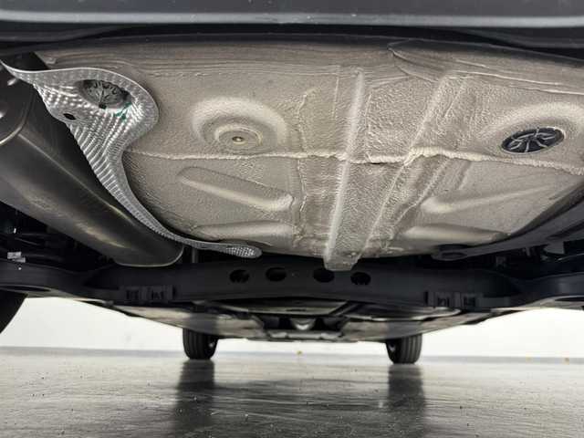 フォルクスワーゲン ＶＷ ポロ TSIコンフォートライン 三重県 2021(令3)年 1.7万km ディープブラックパールエフェクト プレミアムガソリン・ターボ/FF/MTモード付フロア7AT（DSG）/純正 8インチインフォテイメントシステム“Discover Media”*1/（FM/AM/Bluetooth/USB/iPod）/リヤビューカメラ“Rear Assist”/ドライブレコーダー 前方/ETC2.0*1/安全/【OP】セーフティパッケージ*2/●アダプティブクルーズコントロール（全車速追従機能付）/●レーンキープアシストシステム“Lane Assist”/●駐車支援システム“Park Assist”/●ブラインドスポットディテクション（後方死角検知機能）/●パークディスタンスコントロール（フロント・リヤ、前進/後退時衝突軽減ブレーキ機能付）/●オプティカルパーキングシステム/●リヤトラフィックアラート（後退時警告・衝突軽減ブレーキ機能）/・プリクラッシュブレーキシステム“Front Assist”/など/装備/【OP】テクノロジーパッケージ*3/●デジタルメータークラスター“Active Info Display”/●スマートフォン ワイヤレスチャージング（qi）/・オートエアコン/・レインセンサーワイパー/・オートライト/・LEDヘッドライト/・リヤフォグライト/・純正15inAW/など