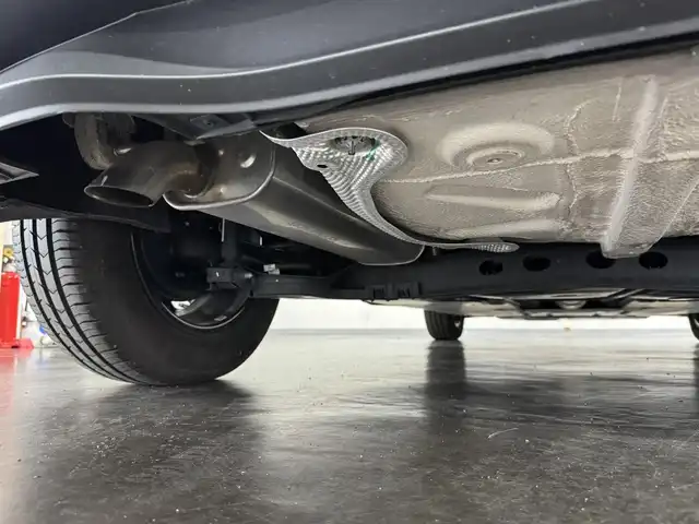 フォルクスワーゲン ＶＷ ポロ TSIコンフォートライン 三重県 2021(令3)年 1.7万km ディープブラックパールエフェクト プレミアムガソリン・ターボ/FF/MTモード付フロア7AT（DSG）/純正 8インチインフォテイメントシステム“Discover Media”*1/（FM/AM/Bluetooth/USB/iPod）/リヤビューカメラ“Rear Assist”/ドライブレコーダー 前方/ETC2.0*1/安全/【OP】セーフティパッケージ*2/●アダプティブクルーズコントロール（全車速追従機能付）/●レーンキープアシストシステム“Lane Assist”/●駐車支援システム“Park Assist”/●ブラインドスポットディテクション（後方死角検知機能）/●パークディスタンスコントロール（フロント・リヤ、前進/後退時衝突軽減ブレーキ機能付）/●オプティカルパーキングシステム/●リヤトラフィックアラート（後退時警告・衝突軽減ブレーキ機能）/・プリクラッシュブレーキシステム“Front Assist”/など/装備/【OP】テクノロジーパッケージ*3/●デジタルメータークラスター“Active Info Display”/●スマートフォン ワイヤレスチャージング（qi）/・オートエアコン/・レインセンサーワイパー/・オートライト/・LEDヘッドライト/・リヤフォグライト/・純正15inAW/など