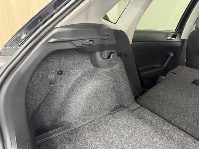 フォルクスワーゲン ＶＷ ポロ TSIコンフォートライン 三重県 2021(令3)年 1.7万km ディープブラックパールエフェクト プレミアムガソリン・ターボ/FF/MTモード付フロア7AT（DSG）/純正 8インチインフォテイメントシステム“Discover Media”*1/（FM/AM/Bluetooth/USB/iPod）/リヤビューカメラ“Rear Assist”/ドライブレコーダー 前方/ETC2.0*1/安全/【OP】セーフティパッケージ*2/●アダプティブクルーズコントロール（全車速追従機能付）/●レーンキープアシストシステム“Lane Assist”/●駐車支援システム“Park Assist”/●ブラインドスポットディテクション（後方死角検知機能）/●パークディスタンスコントロール（フロント・リヤ、前進/後退時衝突軽減ブレーキ機能付）/●オプティカルパーキングシステム/●リヤトラフィックアラート（後退時警告・衝突軽減ブレーキ機能）/・プリクラッシュブレーキシステム“Front Assist”/など/装備/【OP】テクノロジーパッケージ*3/●デジタルメータークラスター“Active Info Display”/●スマートフォン ワイヤレスチャージング（qi）/・オートエアコン/・レインセンサーワイパー/・オートライト/・LEDヘッドライト/・リヤフォグライト/・純正15inAW/など