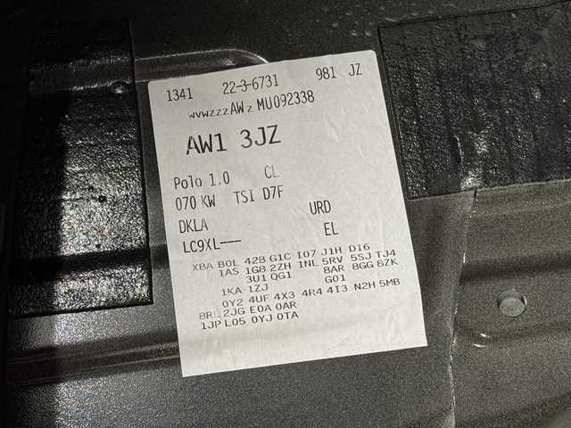 フォルクスワーゲン ＶＷ ポロ TSIコンフォートライン 三重県 2021(令3)年 1.7万km ディープブラックパールエフェクト プレミアムガソリン・ターボ/FF/MTモード付フロア7AT（DSG）/純正 8インチインフォテイメントシステム“Discover Media”*1/（FM/AM/Bluetooth/USB/iPod）/リヤビューカメラ“Rear Assist”/ドライブレコーダー 前方/ETC2.0*1/安全/【OP】セーフティパッケージ*2/●アダプティブクルーズコントロール（全車速追従機能付）/●レーンキープアシストシステム“Lane Assist”/●駐車支援システム“Park Assist”/●ブラインドスポットディテクション（後方死角検知機能）/●パークディスタンスコントロール（フロント・リヤ、前進/後退時衝突軽減ブレーキ機能付）/●オプティカルパーキングシステム/●リヤトラフィックアラート（後退時警告・衝突軽減ブレーキ機能）/・プリクラッシュブレーキシステム“Front Assist”/など/装備/【OP】テクノロジーパッケージ*3/●デジタルメータークラスター“Active Info Display”/●スマートフォン ワイヤレスチャージング（qi）/・オートエアコン/・レインセンサーワイパー/・オートライト/・LEDヘッドライト/・リヤフォグライト/・純正15inAW/など