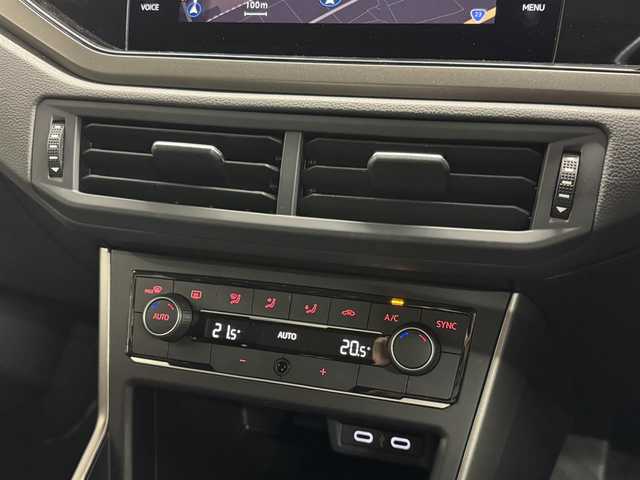 フォルクスワーゲン ＶＷ ポロ TSIコンフォートライン 三重県 2021(令3)年 1.7万km ディープブラックパールエフェクト プレミアムガソリン・ターボ/FF/MTモード付フロア7AT（DSG）/純正 8インチインフォテイメントシステム“Discover Media”*1/（FM/AM/Bluetooth/USB/iPod）/リヤビューカメラ“Rear Assist”/ドライブレコーダー 前方/ETC2.0*1/安全/【OP】セーフティパッケージ*2/●アダプティブクルーズコントロール（全車速追従機能付）/●レーンキープアシストシステム“Lane Assist”/●駐車支援システム“Park Assist”/●ブラインドスポットディテクション（後方死角検知機能）/●パークディスタンスコントロール（フロント・リヤ、前進/後退時衝突軽減ブレーキ機能付）/●オプティカルパーキングシステム/●リヤトラフィックアラート（後退時警告・衝突軽減ブレーキ機能）/・プリクラッシュブレーキシステム“Front Assist”/など/装備/【OP】テクノロジーパッケージ*3/●デジタルメータークラスター“Active Info Display”/●スマートフォン ワイヤレスチャージング（qi）/・オートエアコン/・レインセンサーワイパー/・オートライト/・LEDヘッドライト/・リヤフォグライト/・純正15inAW/など