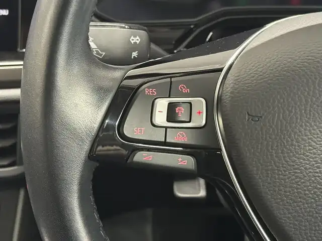 フォルクスワーゲン ＶＷ ポロ TSIコンフォートライン 三重県 2021(令3)年 1.7万km ディープブラックパールエフェクト プレミアムガソリン・ターボ/FF/MTモード付フロア7AT（DSG）/純正 8インチインフォテイメントシステム“Discover Media”*1/（FM/AM/Bluetooth/USB/iPod）/リヤビューカメラ“Rear Assist”/ドライブレコーダー 前方/ETC2.0*1/安全/【OP】セーフティパッケージ*2/●アダプティブクルーズコントロール（全車速追従機能付）/●レーンキープアシストシステム“Lane Assist”/●駐車支援システム“Park Assist”/●ブラインドスポットディテクション（後方死角検知機能）/●パークディスタンスコントロール（フロント・リヤ、前進/後退時衝突軽減ブレーキ機能付）/●オプティカルパーキングシステム/●リヤトラフィックアラート（後退時警告・衝突軽減ブレーキ機能）/・プリクラッシュブレーキシステム“Front Assist”/など/装備/【OP】テクノロジーパッケージ*3/●デジタルメータークラスター“Active Info Display”/●スマートフォン ワイヤレスチャージング（qi）/・オートエアコン/・レインセンサーワイパー/・オートライト/・LEDヘッドライト/・リヤフォグライト/・純正15inAW/など