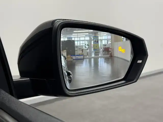 フォルクスワーゲン ＶＷ ポロ TSIコンフォートライン 三重県 2021(令3)年 1.7万km ディープブラックパールエフェクト プレミアムガソリン・ターボ/FF/MTモード付フロア7AT（DSG）/純正 8インチインフォテイメントシステム“Discover Media”*1/（FM/AM/Bluetooth/USB/iPod）/リヤビューカメラ“Rear Assist”/ドライブレコーダー 前方/ETC2.0*1/安全/【OP】セーフティパッケージ*2/●アダプティブクルーズコントロール（全車速追従機能付）/●レーンキープアシストシステム“Lane Assist”/●駐車支援システム“Park Assist”/●ブラインドスポットディテクション（後方死角検知機能）/●パークディスタンスコントロール（フロント・リヤ、前進/後退時衝突軽減ブレーキ機能付）/●オプティカルパーキングシステム/●リヤトラフィックアラート（後退時警告・衝突軽減ブレーキ機能）/・プリクラッシュブレーキシステム“Front Assist”/など/装備/【OP】テクノロジーパッケージ*3/●デジタルメータークラスター“Active Info Display”/●スマートフォン ワイヤレスチャージング（qi）/・オートエアコン/・レインセンサーワイパー/・オートライト/・LEDヘッドライト/・リヤフォグライト/・純正15inAW/など