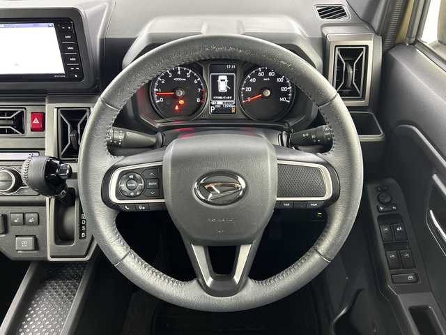 ダイハツ タフト G ダーククロムベンチャー 愛知県 2024(令6)年 1.4万km サンドベージュメタリック 禁煙車/ワンオーナー/純正7インチナビ/（CD/DVD/Bluetooth/ワンセグTV/USB/SD)/バックカメラ/ガラスルーフ/スマートアシスト/・衝突軽減ブレーキ/・レーンキープアシスト/・オートマチックハイビーム/・パーキングセンサー/ETC/シートヒーター/アイドリングストップ/純正15インチアルミホイール/スマートキー/スペアキー1本/プッシュスタート/LEDヘッドライト/オートライト/フロントフォグランプ/純正フロアマット/電子パーキングブレーキ/オートホールド