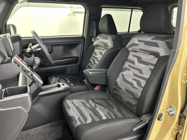 ダイハツ タフト G ダーククロムベンチャー 愛知県 2024(令6)年 1.4万km サンドベージュメタリック 禁煙車/ワンオーナー/純正7インチナビ/（CD/DVD/Bluetooth/ワンセグTV/USB/SD)/バックカメラ/ガラスルーフ/スマートアシスト/・衝突軽減ブレーキ/・レーンキープアシスト/・オートマチックハイビーム/・パーキングセンサー/ETC/シートヒーター/アイドリングストップ/純正15インチアルミホイール/スマートキー/スペアキー1本/プッシュスタート/LEDヘッドライト/オートライト/フロントフォグランプ/純正フロアマット/電子パーキングブレーキ/オートホールド