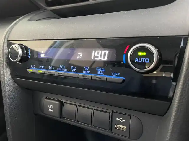 トヨタ ヤリスクロス ハイブリッド G 千葉県 2020(令2)年 6.9万km ブラックマイカ グレイッシュブルー 2トーン ワンオーナー/Toyota Safety Sense/・プリクラッシュセーフティ（歩行者［昼夜］・自転車運転者［昼］検知機能付衝突回避支援タイプ/ミリ波レーダー＋単眼カメラ方式）/・レーントレーシングアシスト［LTA］/・レーダークルーズコントロール（全車速追従機能付）/・オートマチックハイビーム［AHB］/・ロードサインアシスト［RSA］/パノラミックビューモニター/ディスプレイオーディオ/・AM/FM/Bluetoothオーディオ/デジタルメーター/ツートンカラー/ETC/前後ドラレコ/保証書/取扱説明書