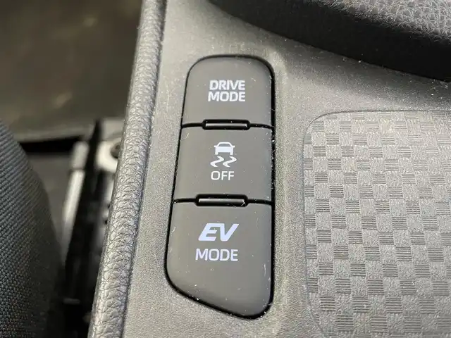 トヨタ ヤリスクロス ハイブリッド G 千葉県 2020(令2)年 6.9万km ブラックマイカ グレイッシュブルー 2トーン ワンオーナー/Toyota Safety Sense/・プリクラッシュセーフティ（歩行者［昼夜］・自転車運転者［昼］検知機能付衝突回避支援タイプ/ミリ波レーダー＋単眼カメラ方式）/・レーントレーシングアシスト［LTA］/・レーダークルーズコントロール（全車速追従機能付）/・オートマチックハイビーム［AHB］/・ロードサインアシスト［RSA］/パノラミックビューモニター/ディスプレイオーディオ/・AM/FM/Bluetoothオーディオ/デジタルメーター/ツートンカラー/ETC/前後ドラレコ/保証書/取扱説明書