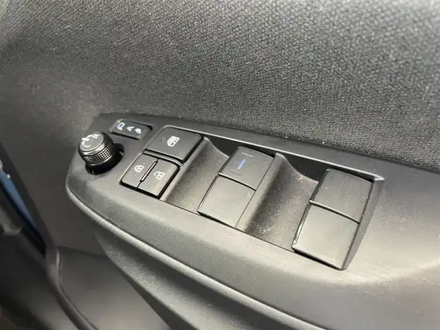 トヨタ ヤリスクロス ハイブリッド G 千葉県 2020(令2)年 6.9万km ブラックマイカ グレイッシュブルー 2トーン ワンオーナー/Toyota Safety Sense/・プリクラッシュセーフティ（歩行者［昼夜］・自転車運転者［昼］検知機能付衝突回避支援タイプ/ミリ波レーダー＋単眼カメラ方式）/・レーントレーシングアシスト［LTA］/・レーダークルーズコントロール（全車速追従機能付）/・オートマチックハイビーム［AHB］/・ロードサインアシスト［RSA］/パノラミックビューモニター/ディスプレイオーディオ/・AM/FM/Bluetoothオーディオ/デジタルメーター/ツートンカラー/ETC/前後ドラレコ/保証書/取扱説明書