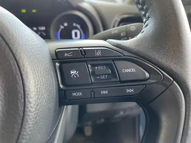 トヨタ ヤリスクロス ハイブリッド G 千葉県 2020(令2)年 6.9万km ブラックマイカ グレイッシュブルー 2トーン ワンオーナー/Toyota Safety Sense/・プリクラッシュセーフティ（歩行者［昼夜］・自転車運転者［昼］検知機能付衝突回避支援タイプ/ミリ波レーダー＋単眼カメラ方式）/・レーントレーシングアシスト［LTA］/・レーダークルーズコントロール（全車速追従機能付）/・オートマチックハイビーム［AHB］/・ロードサインアシスト［RSA］/パノラミックビューモニター/ディスプレイオーディオ/・AM/FM/Bluetoothオーディオ/デジタルメーター/ツートンカラー/ETC/前後ドラレコ/保証書/取扱説明書