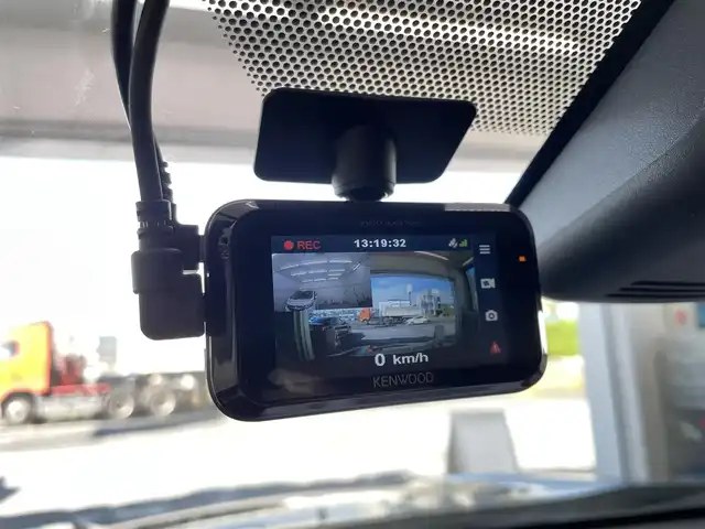 トヨタ ヤリスクロス ハイブリッド G 千葉県 2020(令2)年 6.9万km ブラックマイカ グレイッシュブルー 2トーン ワンオーナー/Toyota Safety Sense/・プリクラッシュセーフティ（歩行者［昼夜］・自転車運転者［昼］検知機能付衝突回避支援タイプ/ミリ波レーダー＋単眼カメラ方式）/・レーントレーシングアシスト［LTA］/・レーダークルーズコントロール（全車速追従機能付）/・オートマチックハイビーム［AHB］/・ロードサインアシスト［RSA］/パノラミックビューモニター/ディスプレイオーディオ/・AM/FM/Bluetoothオーディオ/デジタルメーター/ツートンカラー/ETC/前後ドラレコ/保証書/取扱説明書