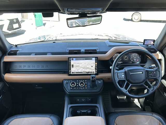 ランドローバー ランドローバー ディフェンダー 110X 三重県 2024(令6)年 3.3万km 黒 4WD/ターボ/前方衝突警告/レーンアシスト/パノラマサンルーフ/MERIDIANサウンドシステム/純正11.4型ナビゲーション/【Bluetooth/スマホ連携】/360°ビューカメラ/ETC/前後ドライブレコーダー/デジタルインナーミラー/ヘッドアップディスプレイ/アダプティブクルーズコントロール/レザーシート/D/N席パワーシート/D/N席シートヒーター/1列目/2列目シートヒーター/マトリクスLEDヘッドライト/275/46R22インチ純正AW/背面タイヤ/ルーフレール/サイドステップ/プッシュスタート/スマートキー/スペアキー/純正フロアマット