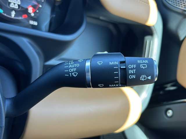 ランドローバー ランドローバー ディフェンダー 110X 三重県 2024(令6)年 3.3万km 黒 4WD/ターボ/前方衝突警告/レーンアシスト/パノラマサンルーフ/MERIDIANサウンドシステム/純正11.4型ナビゲーション/【Bluetooth/スマホ連携】/360°ビューカメラ/ETC/前後ドライブレコーダー/デジタルインナーミラー/ヘッドアップディスプレイ/アダプティブクルーズコントロール/レザーシート/D/N席パワーシート/D/N席シートヒーター/1列目/2列目シートヒーター/マトリクスLEDヘッドライト/275/46R22インチ純正AW/背面タイヤ/ルーフレール/サイドステップ/プッシュスタート/スマートキー/スペアキー/純正フロアマット