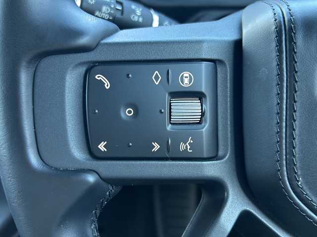 ランドローバー ランドローバー ディフェンダー 110X 三重県 2024(令6)年 3.3万km 黒 4WD/ターボ/前方衝突警告/レーンアシスト/パノラマサンルーフ/MERIDIANサウンドシステム/純正11.4型ナビゲーション/【Bluetooth/スマホ連携】/360°ビューカメラ/ETC/前後ドライブレコーダー/デジタルインナーミラー/ヘッドアップディスプレイ/アダプティブクルーズコントロール/レザーシート/D/N席パワーシート/D/N席シートヒーター/1列目/2列目シートヒーター/マトリクスLEDヘッドライト/275/46R22インチ純正AW/背面タイヤ/ルーフレール/サイドステップ/プッシュスタート/スマートキー/スペアキー/純正フロアマット