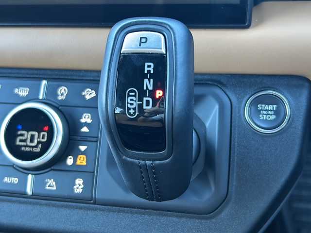 ランドローバー ランドローバー ディフェンダー 110X 三重県 2024(令6)年 3.3万km 黒 4WD/ターボ/前方衝突警告/レーンアシスト/パノラマサンルーフ/MERIDIANサウンドシステム/純正11.4型ナビゲーション/【Bluetooth/スマホ連携】/360°ビューカメラ/ETC/前後ドライブレコーダー/デジタルインナーミラー/ヘッドアップディスプレイ/アダプティブクルーズコントロール/レザーシート/D/N席パワーシート/D/N席シートヒーター/1列目/2列目シートヒーター/マトリクスLEDヘッドライト/275/46R22インチ純正AW/背面タイヤ/ルーフレール/サイドステップ/プッシュスタート/スマートキー/スペアキー/純正フロアマット