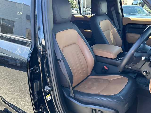 ランドローバー ランドローバー ディフェンダー 110X 三重県 2024(令6)年 3.3万km 黒 4WD/ターボ/前方衝突警告/レーンアシスト/パノラマサンルーフ/MERIDIANサウンドシステム/純正11.4型ナビゲーション/【Bluetooth/スマホ連携】/360°ビューカメラ/ETC/前後ドライブレコーダー/デジタルインナーミラー/ヘッドアップディスプレイ/アダプティブクルーズコントロール/レザーシート/D/N席パワーシート/D/N席シートヒーター/1列目/2列目シートヒーター/マトリクスLEDヘッドライト/275/46R22インチ純正AW/背面タイヤ/ルーフレール/サイドステップ/プッシュスタート/スマートキー/スペアキー/純正フロアマット