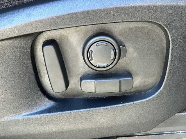 ランドローバー ランドローバー ディフェンダー 110X 三重県 2024(令6)年 3.3万km 黒 4WD/ターボ/前方衝突警告/レーンアシスト/パノラマサンルーフ/MERIDIANサウンドシステム/純正11.4型ナビゲーション/【Bluetooth/スマホ連携】/360°ビューカメラ/ETC/前後ドライブレコーダー/デジタルインナーミラー/ヘッドアップディスプレイ/アダプティブクルーズコントロール/レザーシート/D/N席パワーシート/D/N席シートヒーター/1列目/2列目シートヒーター/マトリクスLEDヘッドライト/275/46R22インチ純正AW/背面タイヤ/ルーフレール/サイドステップ/プッシュスタート/スマートキー/スペアキー/純正フロアマット