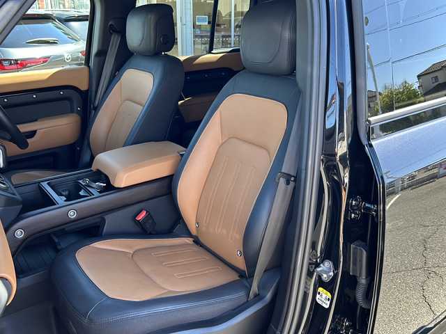 ランドローバー ランドローバー ディフェンダー 110X 三重県 2024(令6)年 3.3万km 黒 4WD/ターボ/前方衝突警告/レーンアシスト/パノラマサンルーフ/MERIDIANサウンドシステム/純正11.4型ナビゲーション/【Bluetooth/スマホ連携】/360°ビューカメラ/ETC/前後ドライブレコーダー/デジタルインナーミラー/ヘッドアップディスプレイ/アダプティブクルーズコントロール/レザーシート/D/N席パワーシート/D/N席シートヒーター/1列目/2列目シートヒーター/マトリクスLEDヘッドライト/275/46R22インチ純正AW/背面タイヤ/ルーフレール/サイドステップ/プッシュスタート/スマートキー/スペアキー/純正フロアマット