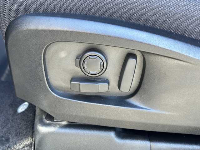 ランドローバー ランドローバー ディフェンダー 110X 三重県 2024(令6)年 3.3万km 黒 4WD/ターボ/前方衝突警告/レーンアシスト/パノラマサンルーフ/MERIDIANサウンドシステム/純正11.4型ナビゲーション/【Bluetooth/スマホ連携】/360°ビューカメラ/ETC/前後ドライブレコーダー/デジタルインナーミラー/ヘッドアップディスプレイ/アダプティブクルーズコントロール/レザーシート/D/N席パワーシート/D/N席シートヒーター/1列目/2列目シートヒーター/マトリクスLEDヘッドライト/275/46R22インチ純正AW/背面タイヤ/ルーフレール/サイドステップ/プッシュスタート/スマートキー/スペアキー/純正フロアマット