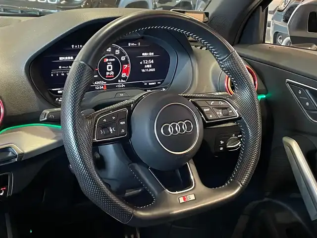 アウディ ＳＱ２ 道央・札幌 2020(令2)年 4.3万km ミトスブラックメタリック ミトスブラックメタリック/ナビゲーションパッケージ/　・MMIナビゲーション/　・TVチューナー/　・8スピーカー/　・スマートフォンインターフェイス/　・Audiconnect/アシスタンスパッケージ/　・サイドアシスト/　・アクティブレーンアシスト/　・トラフィックジャムアシスト/　・リヤクロストラフィックアシスト/　・プレセンスベーシック/　・ハイビームアシスト/パノラマサンルーフ/OP19インチAW/バーチャルコックピット/オートマチックテールゲート