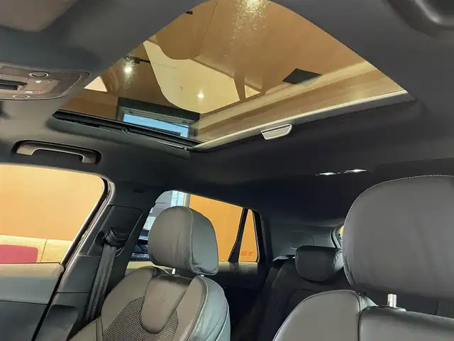 アウディ ＳＱ２ 道央・札幌 2020(令2)年 4.3万km ミトスブラックメタリック ミトスブラックメタリック/ナビゲーションパッケージ/　・MMIナビゲーション/　・TVチューナー/　・8スピーカー/　・スマートフォンインターフェイス/　・Audiconnect/アシスタンスパッケージ/　・サイドアシスト/　・アクティブレーンアシスト/　・トラフィックジャムアシスト/　・リヤクロストラフィックアシスト/　・プレセンスベーシック/　・ハイビームアシスト/パノラマサンルーフ/OP19インチAW/バーチャルコックピット/オートマチックテールゲート