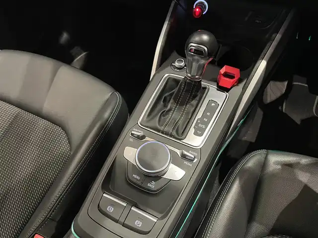 アウディ ＳＱ２ 道央・札幌 2020(令2)年 4.3万km ミトスブラックメタリック ミトスブラックメタリック/ナビゲーションパッケージ/　・MMIナビゲーション/　・TVチューナー/　・8スピーカー/　・スマートフォンインターフェイス/　・Audiconnect/アシスタンスパッケージ/　・サイドアシスト/　・アクティブレーンアシスト/　・トラフィックジャムアシスト/　・リヤクロストラフィックアシスト/　・プレセンスベーシック/　・ハイビームアシスト/パノラマサンルーフ/OP19インチAW/バーチャルコックピット/オートマチックテールゲート