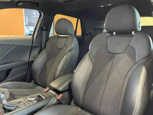 アウディ ＳＱ２ 道央・札幌 2020(令2)年 4.3万km ミトスブラックメタリック ミトスブラックメタリック/ナビゲーションパッケージ/　・MMIナビゲーション/　・TVチューナー/　・8スピーカー/　・スマートフォンインターフェイス/　・Audiconnect/アシスタンスパッケージ/　・サイドアシスト/　・アクティブレーンアシスト/　・トラフィックジャムアシスト/　・リヤクロストラフィックアシスト/　・プレセンスベーシック/　・ハイビームアシスト/パノラマサンルーフ/OP19インチAW/バーチャルコックピット/オートマチックテールゲート