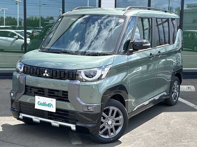 三菱 デリカミニ T プレミアム 道東・釧路十勝 2025(令7)年 0.1万km未満 緑 ・4WD/・純正9インチディスプレイオーディオ/(Android・AU to car play・BT・FM・AM)/・全方位カメラ＋バックカメラ/・追従式クルーズコントロール/・衝突被害軽減システム/・車線逸脱警報/・車線逸脱防止支援/・アクティブスタビリティコントロール/・先行車発進お知らせ/・速度標識表示道路標識表示/・ふらつき警報/・ヒルディセントコントロール/・両側パワースライドドア/・オートスライドドア/・LEDヘッドライト/・フォグライト/・オートライト/・オートマチックハイビーム/・ヘッドライトレベライザー/・ステアリングヒーター/・ステアリングヒーター/・ステアリングスイッチ/・アイドリングストップ/・電格ウィンカーミラー/・スマートキー