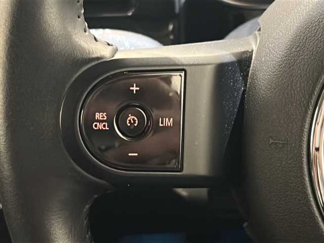 ＭＩＮＩ ＢＭＷ ミニ クラブマン クーパーD 新潟県 2022(令4)年 2.4万km ペッパー・ホワイト オプション/ドライビングアシストパッケージ/-リアビューカメラ/-パーキングアシストパッケージ/主要装備/インテリジェントセーフティ/純正HDDナビ/ETC/ドライブレコーダー/クルーズコントロール/純正17インチブラックアルミホイール/LEDヘッドライト/MTモード付きAT/ステアリングリモコン/アイドリングストップ/電動パーキングブレーキ